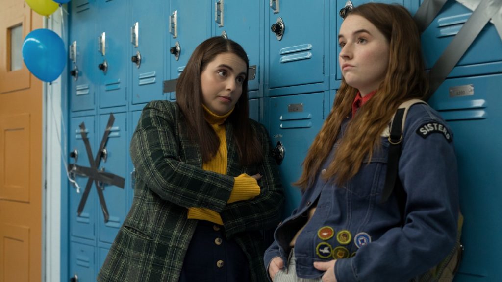 Molly (Beanie Feldstein) and Amy (Kaitlyn Dever)