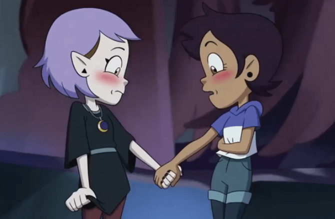Luz and Amity adorably holding hands!